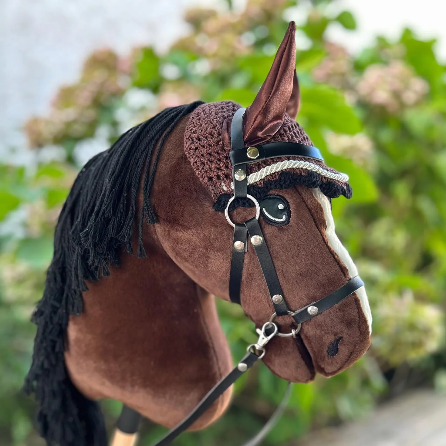 Set di accessori marrone cioccolato per Hobby Horse e cavallo stick: cavezza muta con cordino + coperta + berretto anti-mosche
