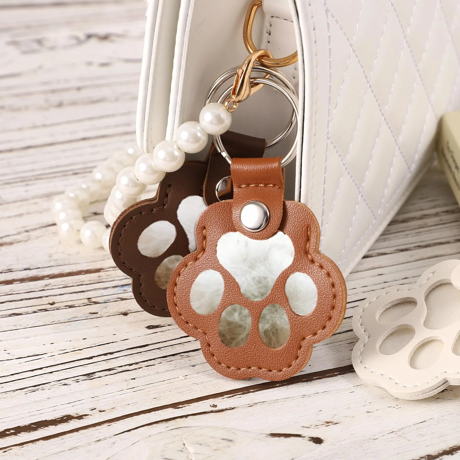 3pz Portachiavi per Peli di Animali, Portachiavi in Pelle a Forma Zampa Conservare Peli di Cani e Gatti Ricordo Commemorativo per la Raccolta Domestici (Bianco, Marrone Chiaro, Marrone Scuro)