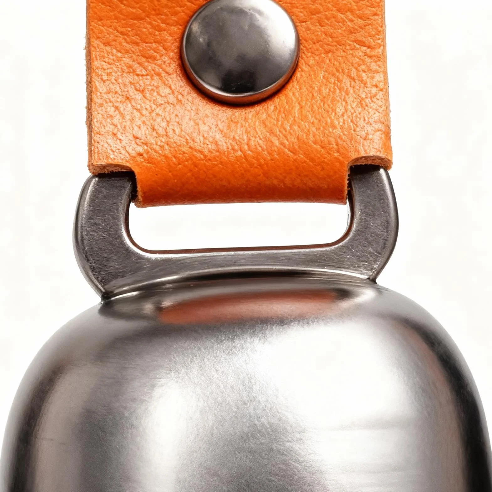 Bärenglocke Kuhglocke aus Eisen mit magnetischem Schalldämpfer Vintage für Camping Wandern Outdoor