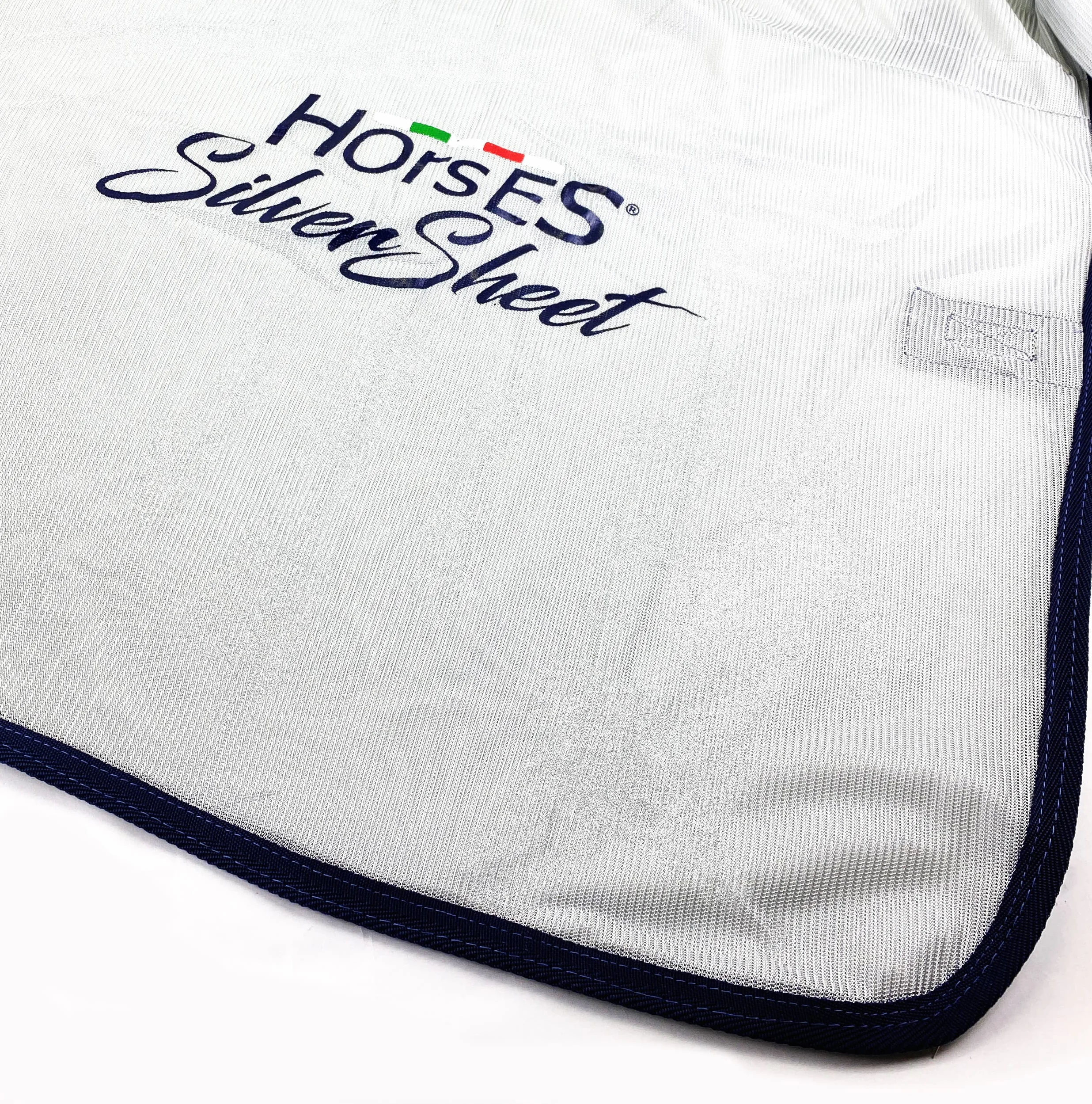 Horses, Coperta Antimosche in Rete Silver Sheet, per la Stagione Estiva, Riflette Luce e Calore, Tessuto in Rete Fitta Contro Mosche ed Insetti, 135 cm