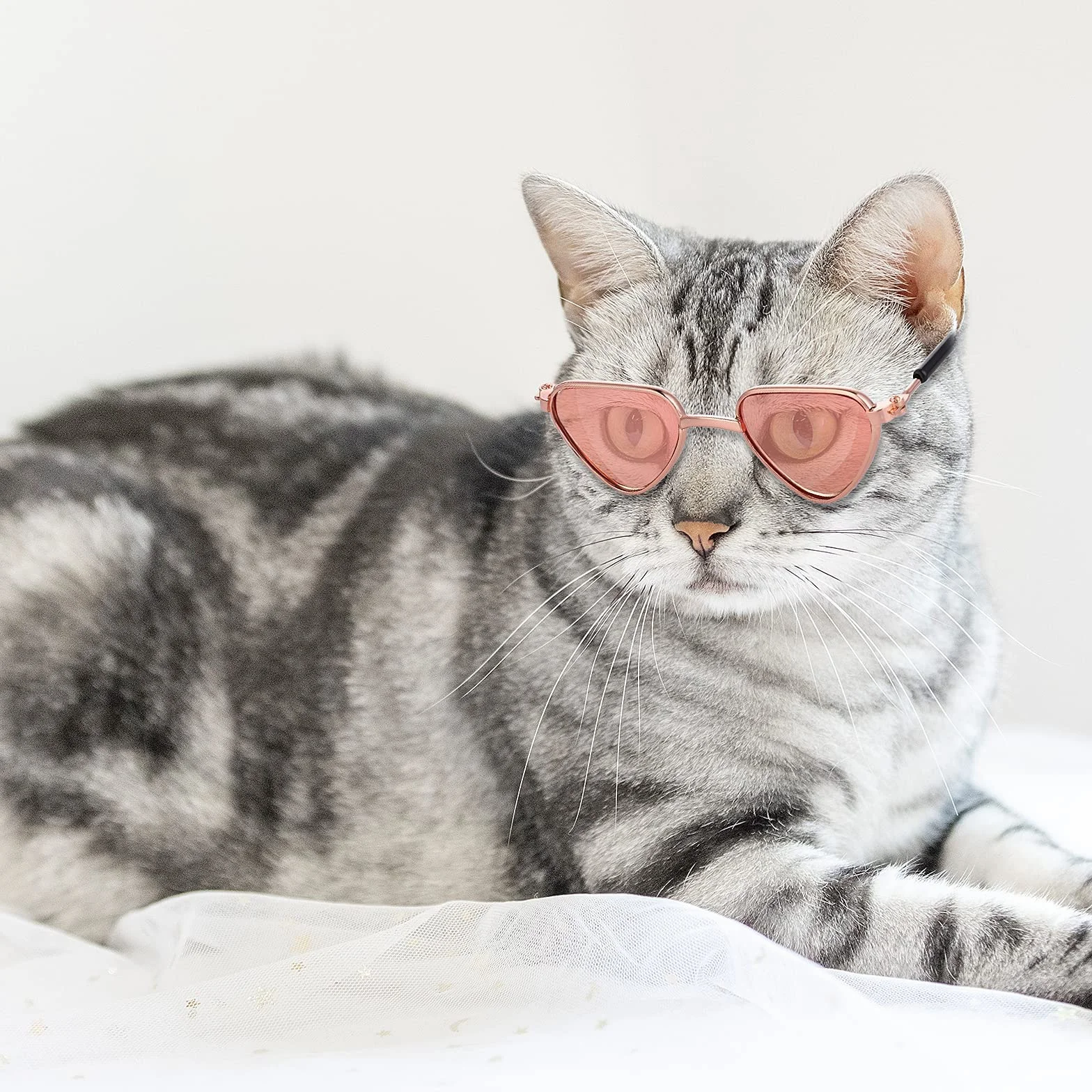 Molain Occhiali da sole per gatti, protezione dai raggi UV, stile classico retrò per cani bambole occhiali da sole rotondi cosplay simpatici sole (4 pezzi cuore)