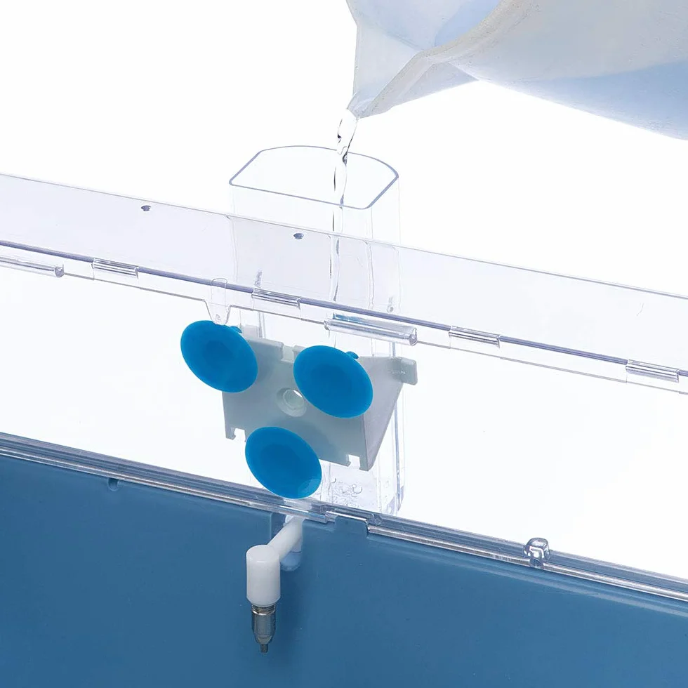 Ferplast Beverino per Conigli SIPPY L, Bottiglia per l'Acqua Capacità 600 cc, Sistema di fissaggio su rete metallica o superfici lisce 10,5 x 9 x h 24 cm - 0,6 L