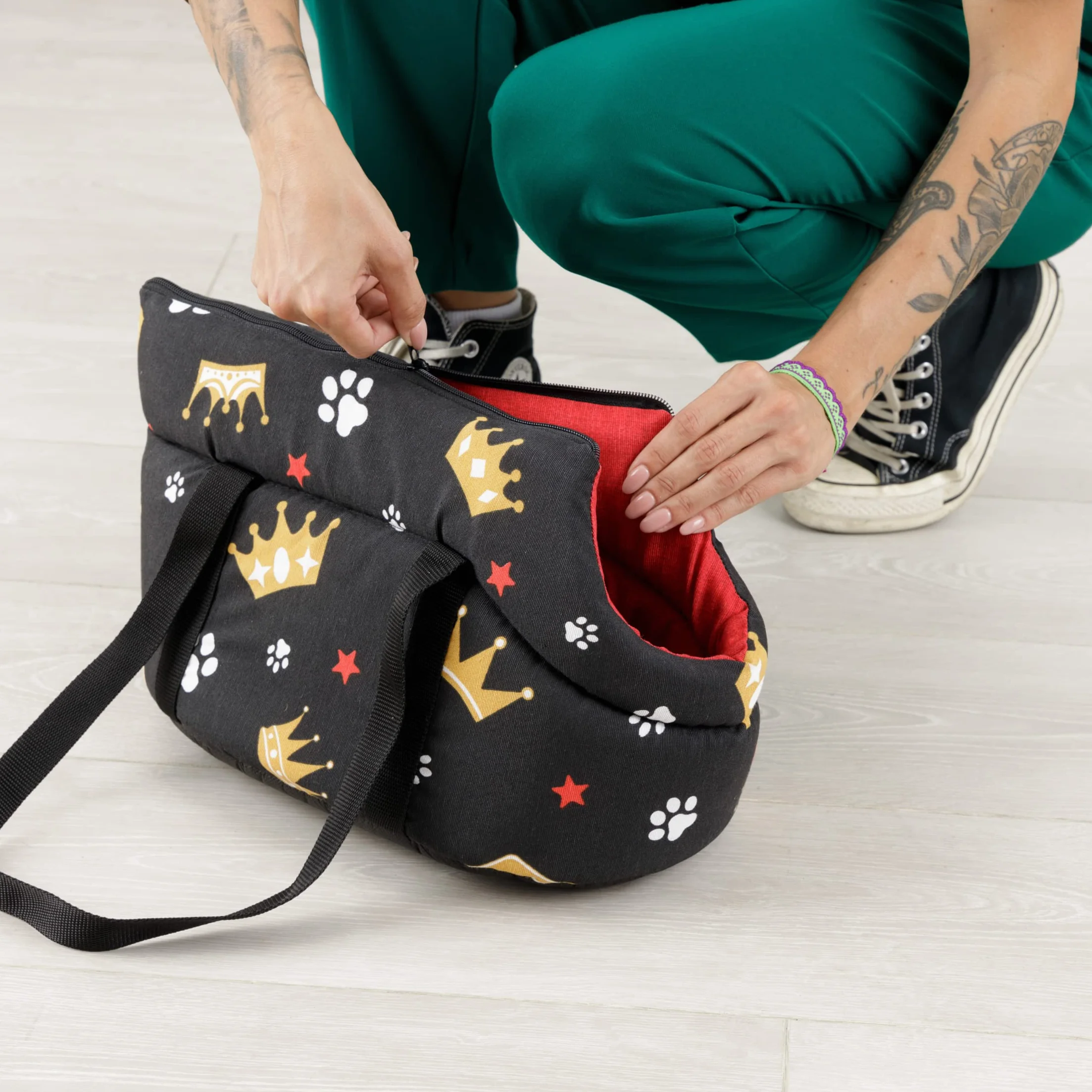 Baroni Home Borsa a Tracolla da Viaggio per Cani, Trasportino 40x25x21 cm, Nero e Rosso