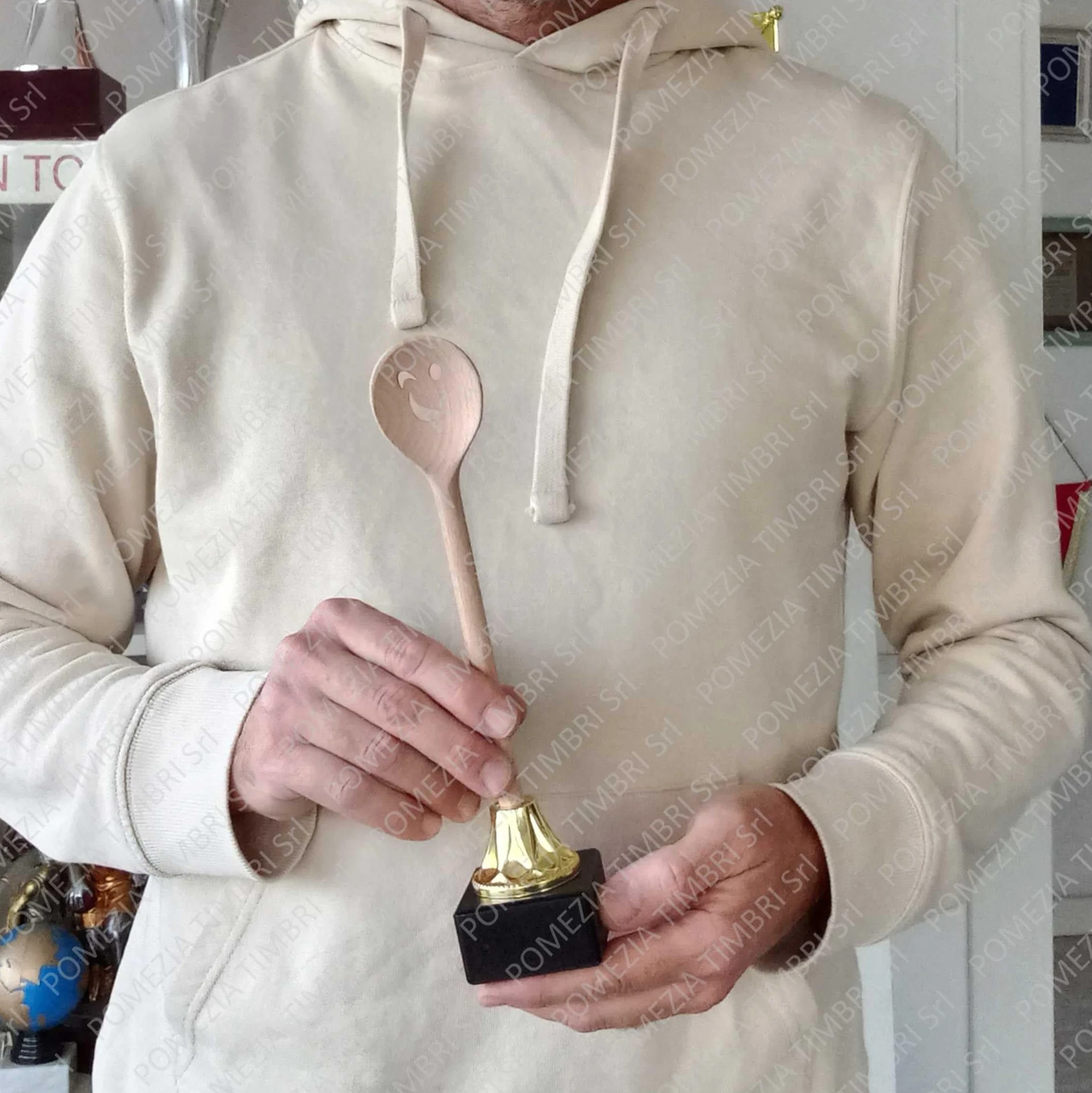 Generico Trofeo Cucchiaio di Legno Fantacalcio – Ultimo Classificato – Base in Marmo con Targhetta Personalizzata Omaggio