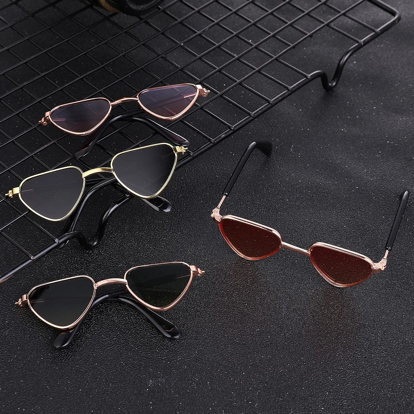 Molain Occhiali da sole per gatti, protezione dai raggi UV, stile classico retrò per cani bambole occhiali da sole rotondi cosplay simpatici sole (4 pezzi cuore)