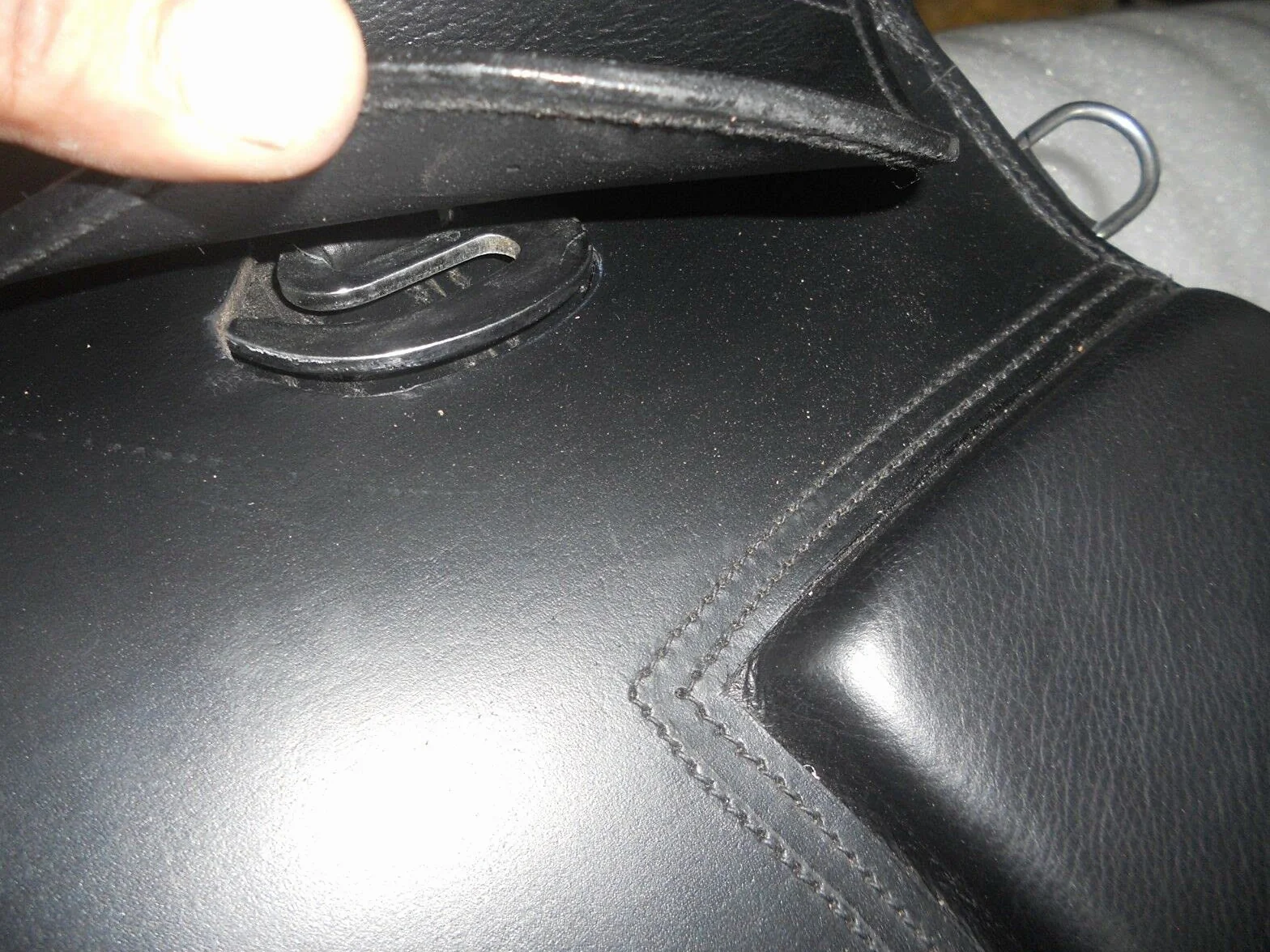 EU Sella inglese in pelle di qualità Dressage Treeless Saddle