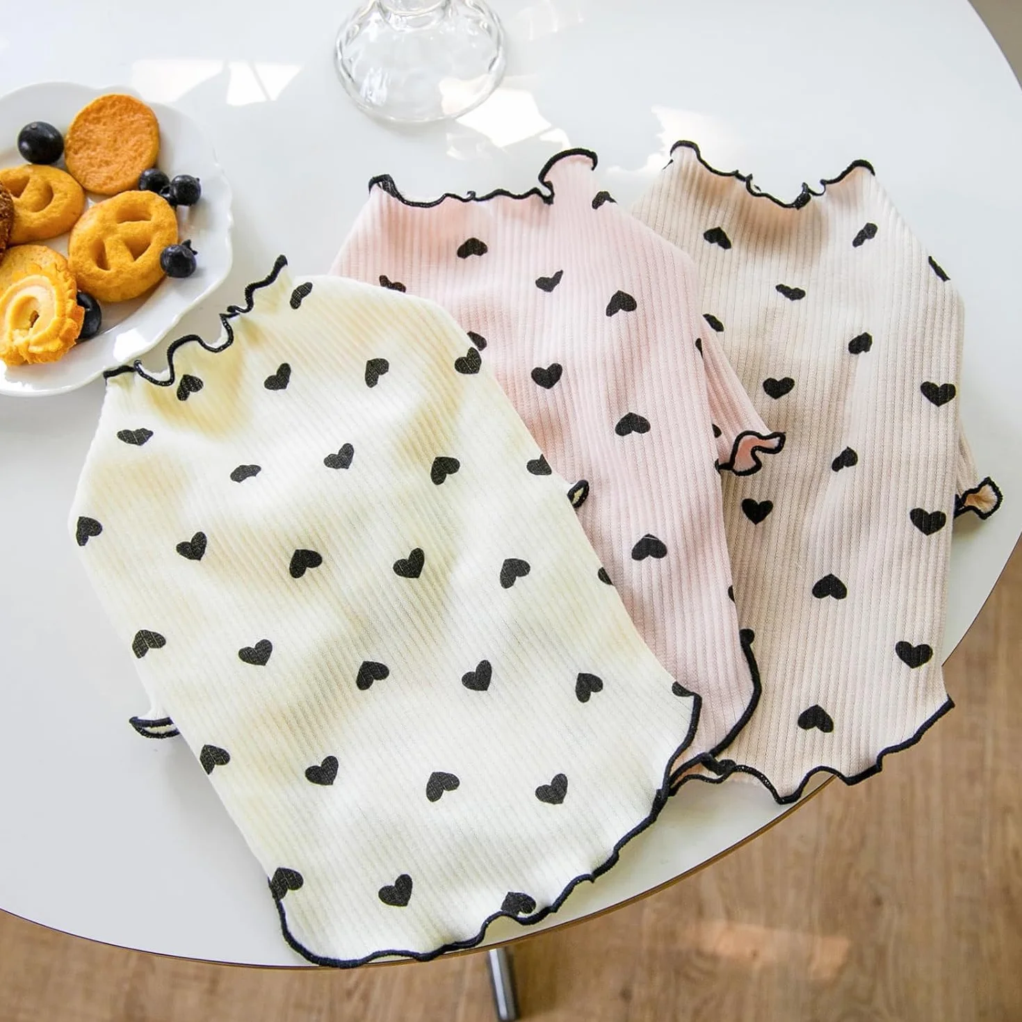 Haustierkleidung für kleine Hunde und Katzen, Sommer, Herz, bedruckt, dehnbar, langärmelig, Outfits für Chihuahua, Yorkie (Kaffee, XS)