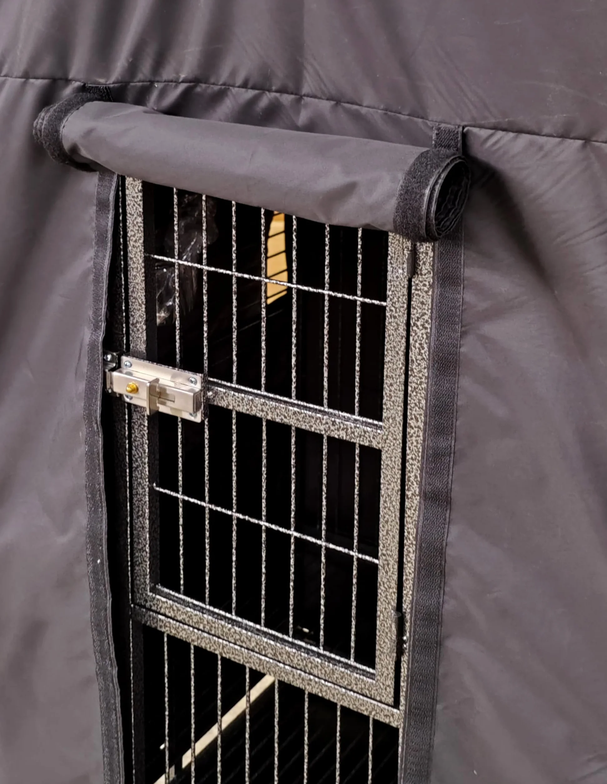 Pet's Solution - Telo Copertura Nero per Gabbia Pappagalli con Tetto Onda e Misura Interna da 101x71x150h cm, Ideato per Favorire il Riposo dei Volatili