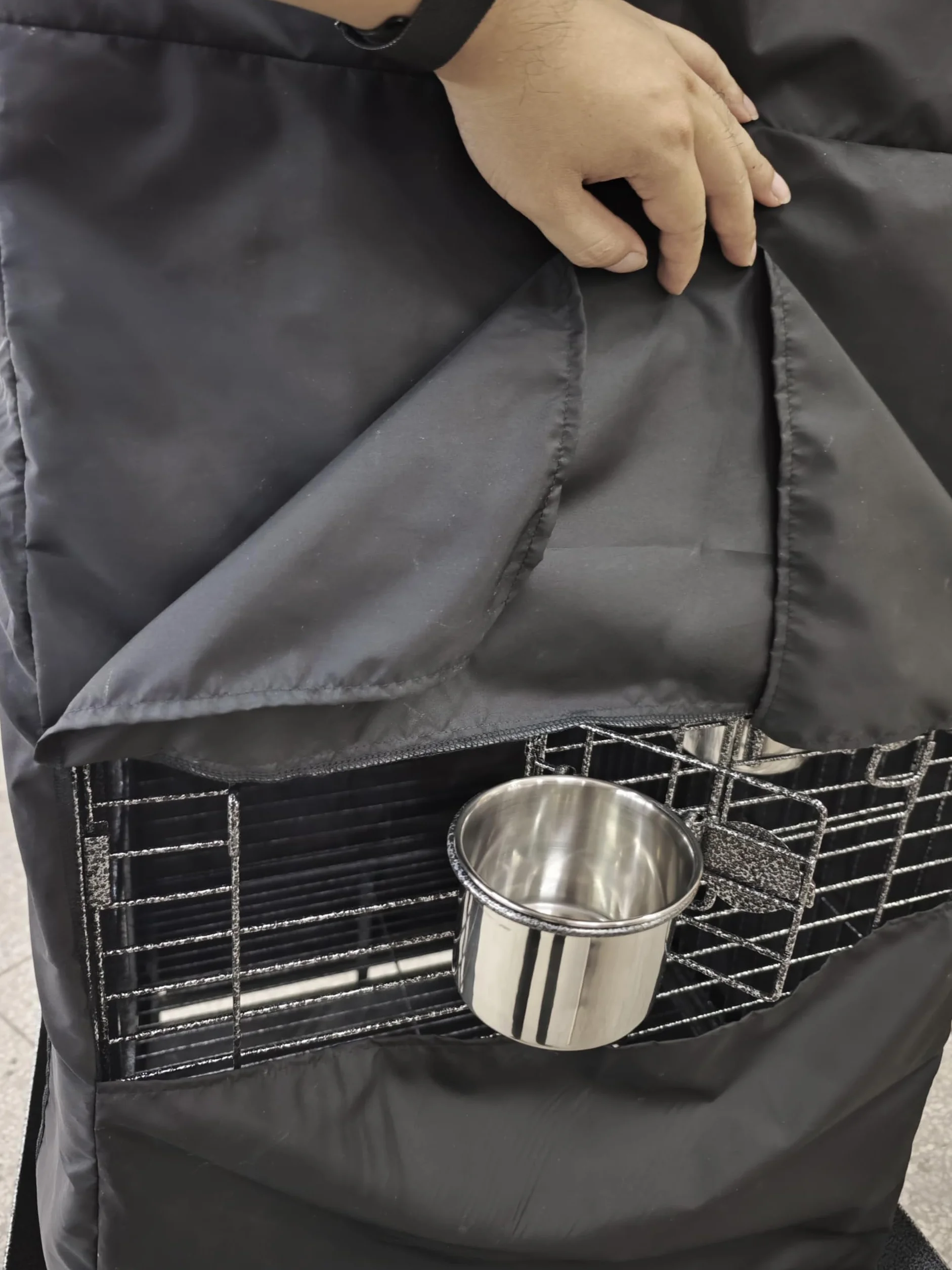 Pet's Solution - Telo Copertura Nero per Gabbia Pappagalli con Tetto Onda e Misura Interna da 101x71x150h cm, Ideato per Favorire il Riposo dei Volatili