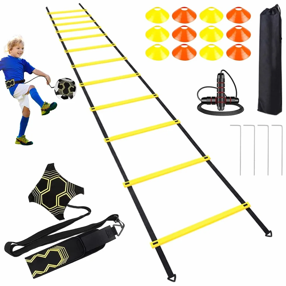 Set di Allenamento E Agilità, Kit Allenamento Calcio Scaletta Calcio, 6 Metri Scala di Allenamento, Scaletta Calcio Allenamento con 12 Coni E 4 Paletti per Allenamento di Coordinazione