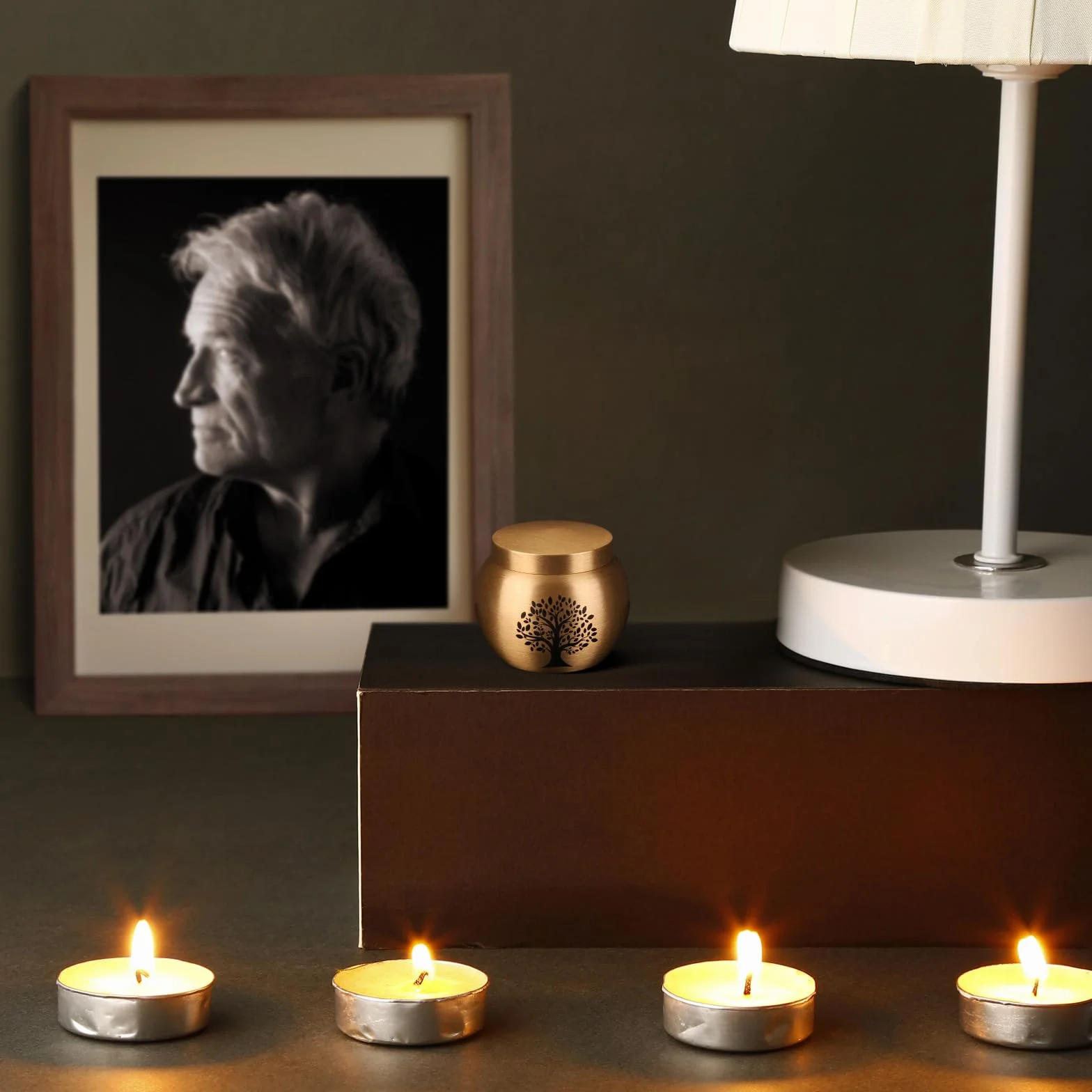 Set di 1 piccola urna per le ceneri umane, in ottone con motivo albero della vita, mini urna per ceneri adulte, donne, animali domestici, può contenere fino a 2,3 pollici cubi