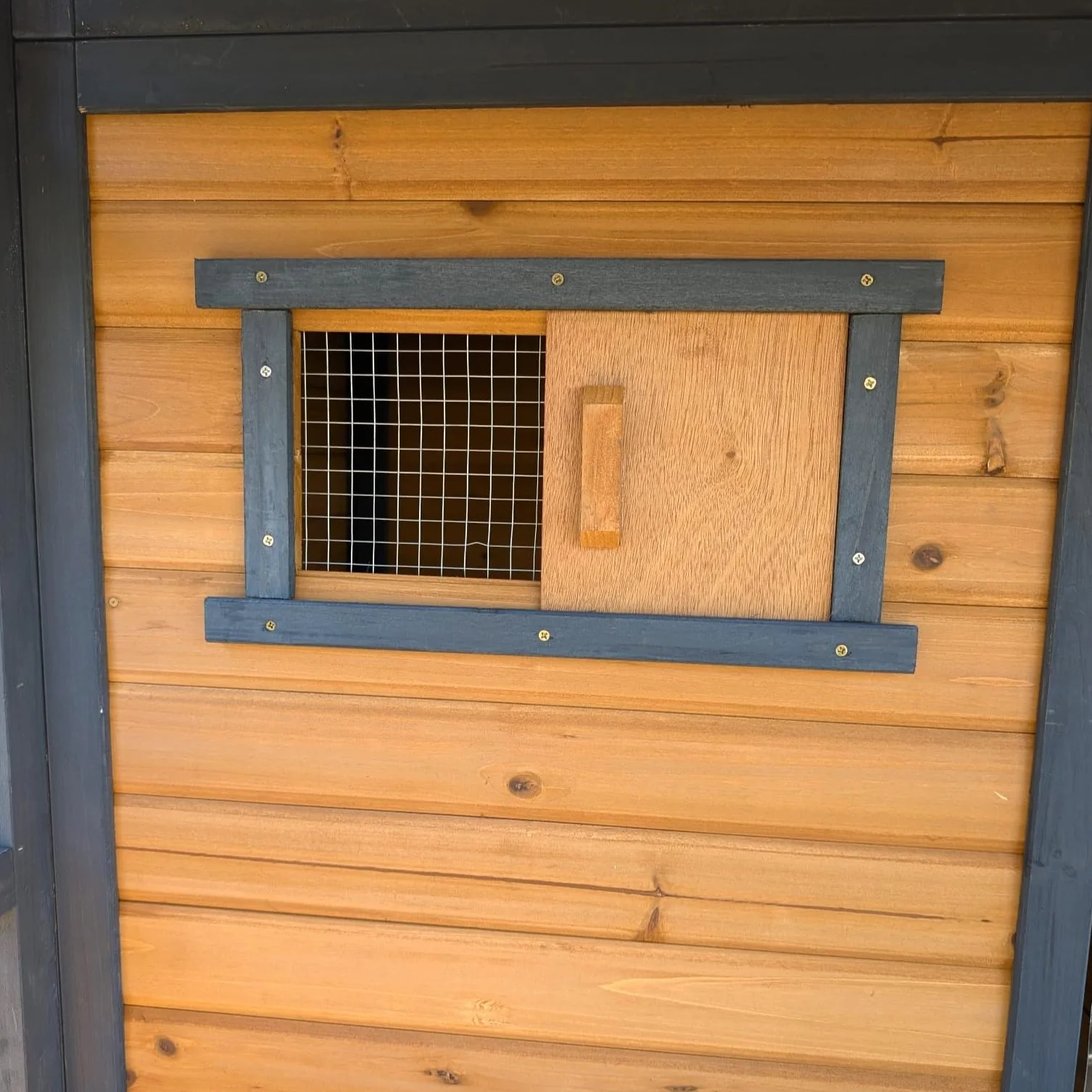 Animal Valley - Cuccia per cani Chalet - Legno e scandole - L 150 x l 130 x H 136,5 cm - Taglia XXL - Beige e grigio - per cani di taglia molto grande