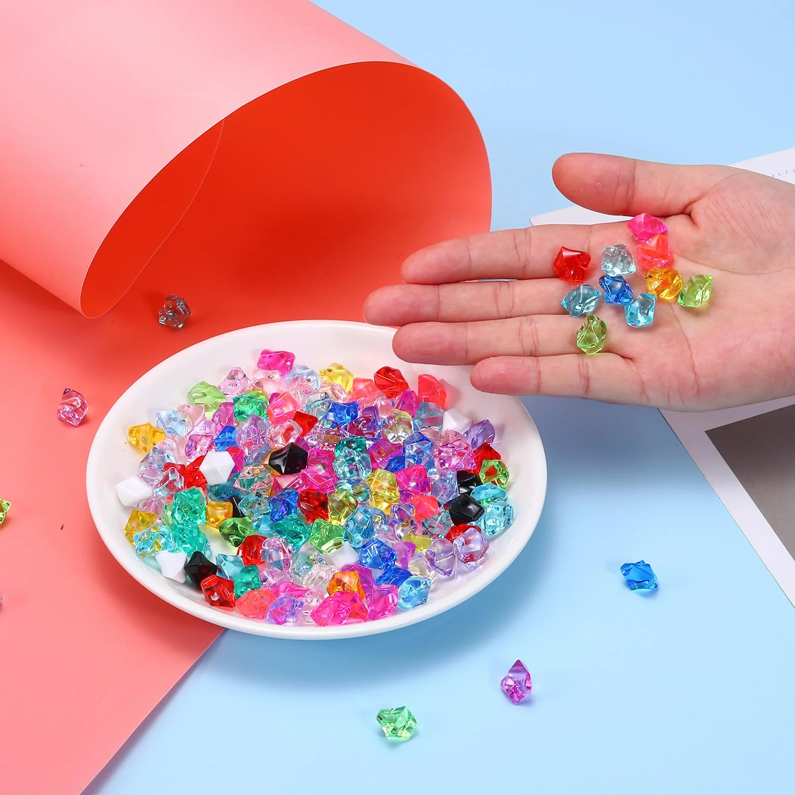 QUARKZMAN 800pz Pietre di Ghiaccio Finto, Cristalli Trasparenti in Acrilico, Gemme, Ghiaccio Tritato Sfavillante Diamanti Finti per Riempitivi Vasi, Decorazioni Tavolo, Feste