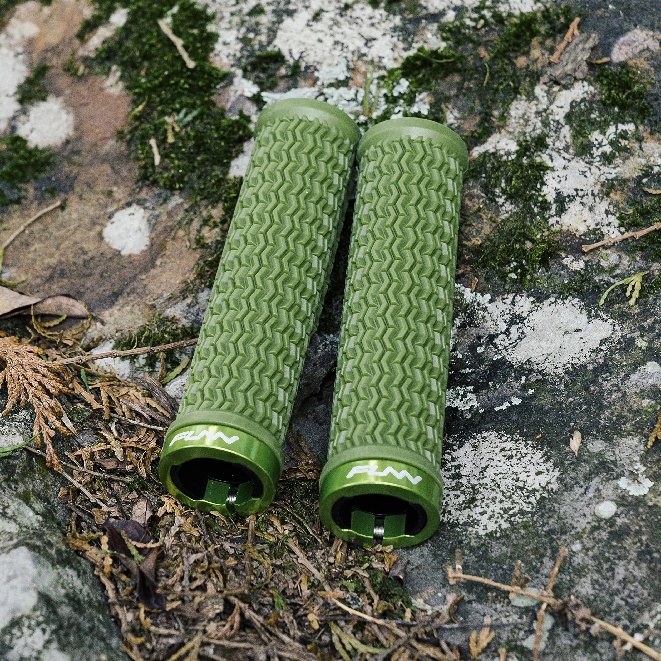 Funn Holeshot Manopole per Mountain Bike con Chiusura Singola, Diametro Interno di 22 mm, Manopole Resistenti alle Estremità Indurite