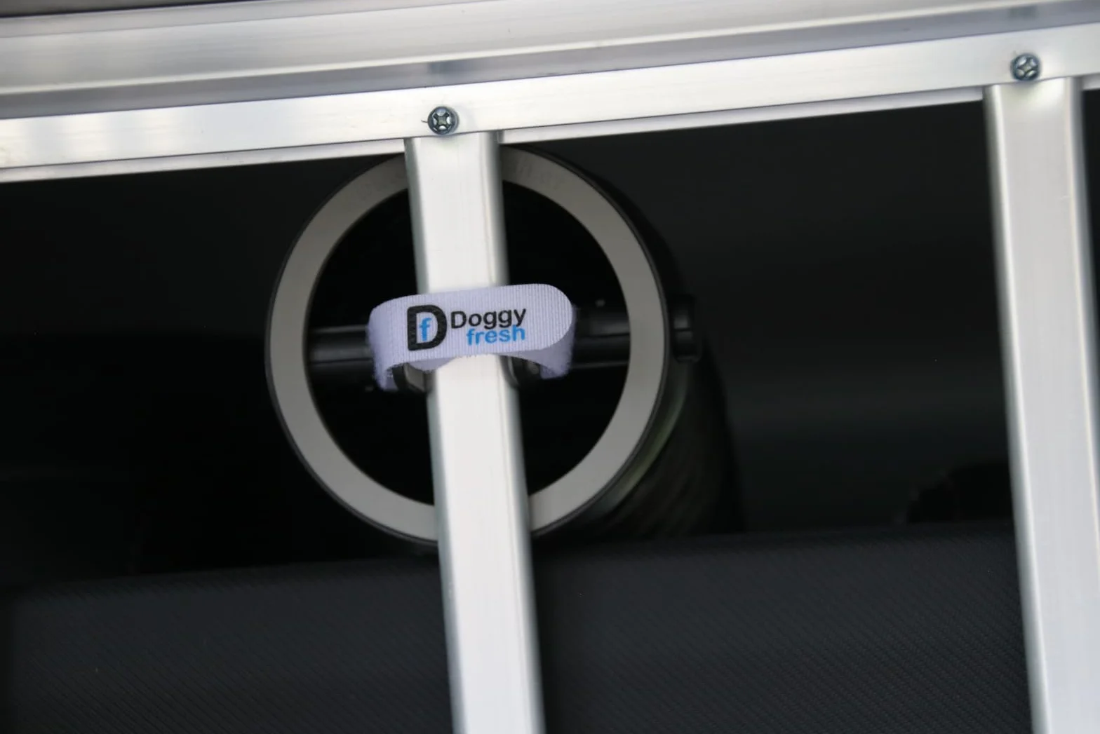 Doggyfresh - Sistema di ventilazione per cani per l’auto (grigio)