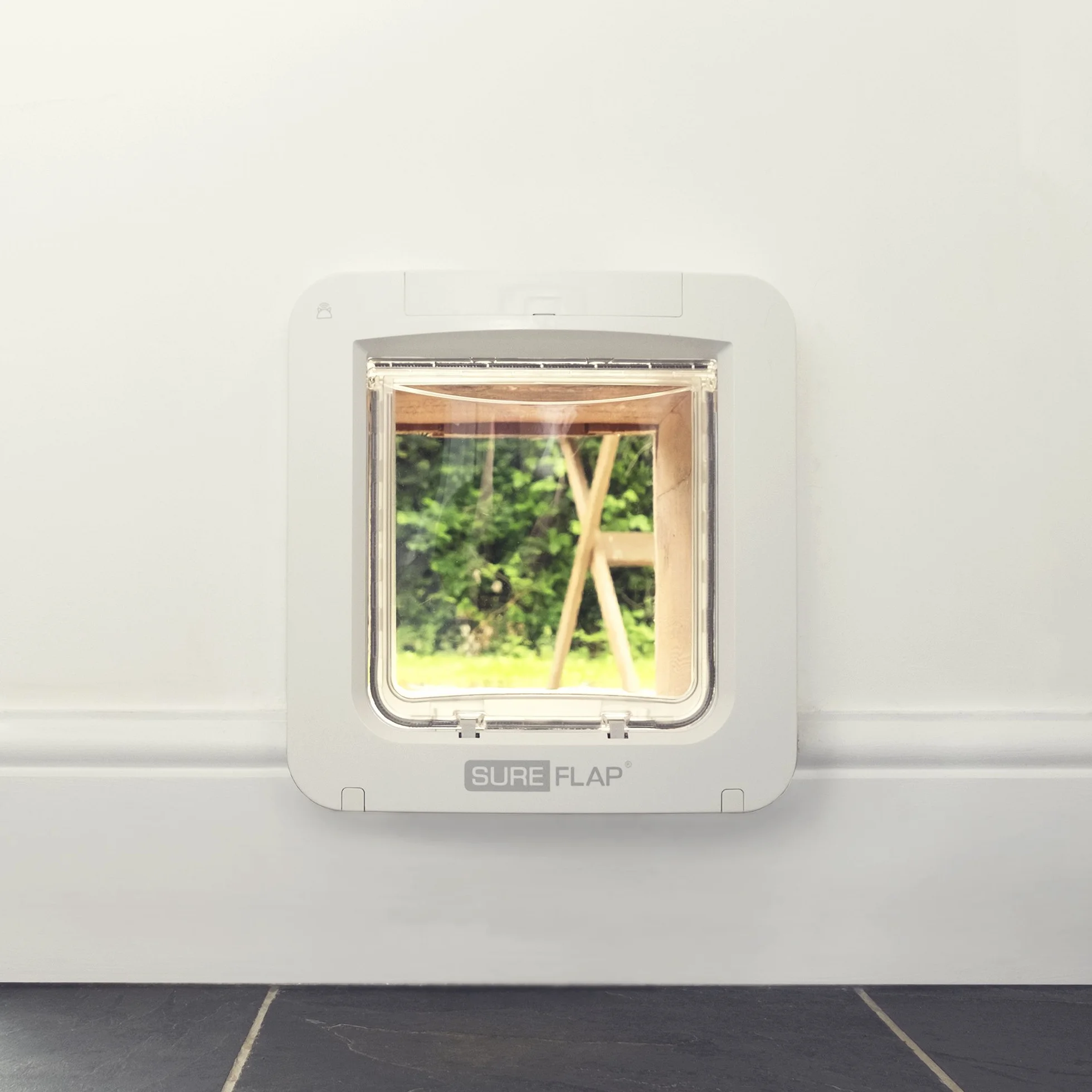 Connect SureFlap Sure Petcare Porta per animali con lettore di microchip, compatibile con targhetta RFID, controllo da App, Hub