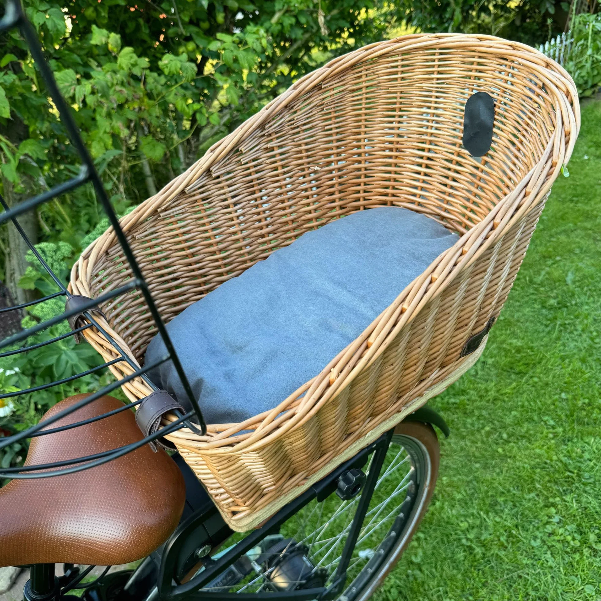 UNUS Cestino per bicicletta per cani in vimini, con copertura a griglia e cuscino, 47 x 29 x 34 cm
