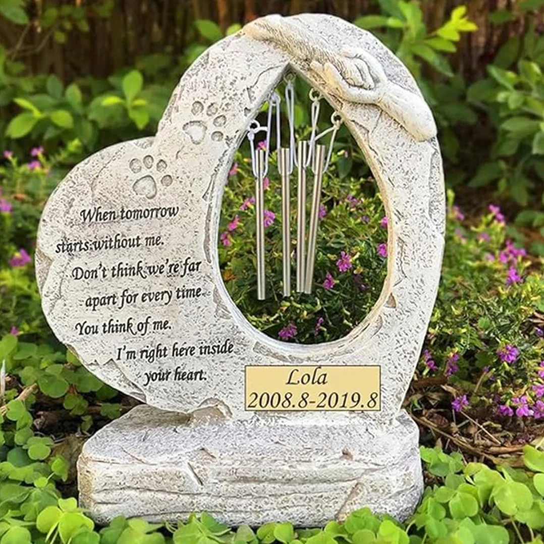 JHB Pietre commemorative personalizzate per cani da compagnia con campane a vento Pietre da giardino per cani Marcatori di tombe Simpatia Regali commemorativi per cani Lapide per gatti Lapide per cani