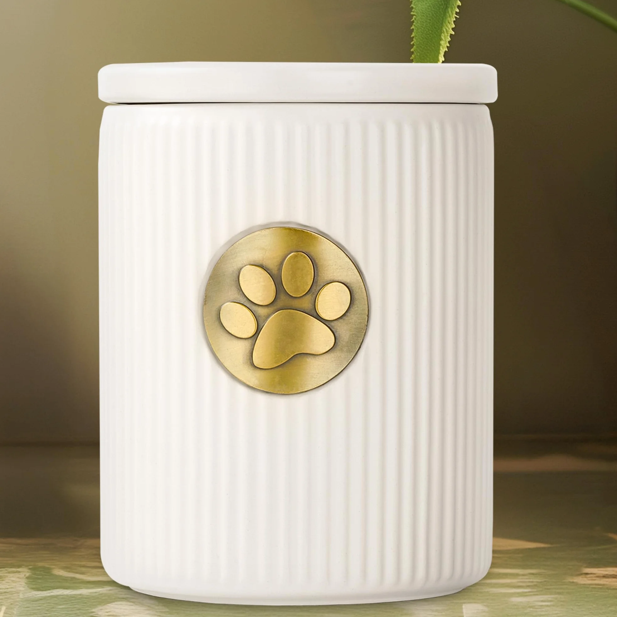 Urna per cani, urna per animali domestici per cenere, 15 kg, urna per cani, urna commemorativa per cani con piastra in metallo per impronte delle zampe, cremazione di gatti, bianco