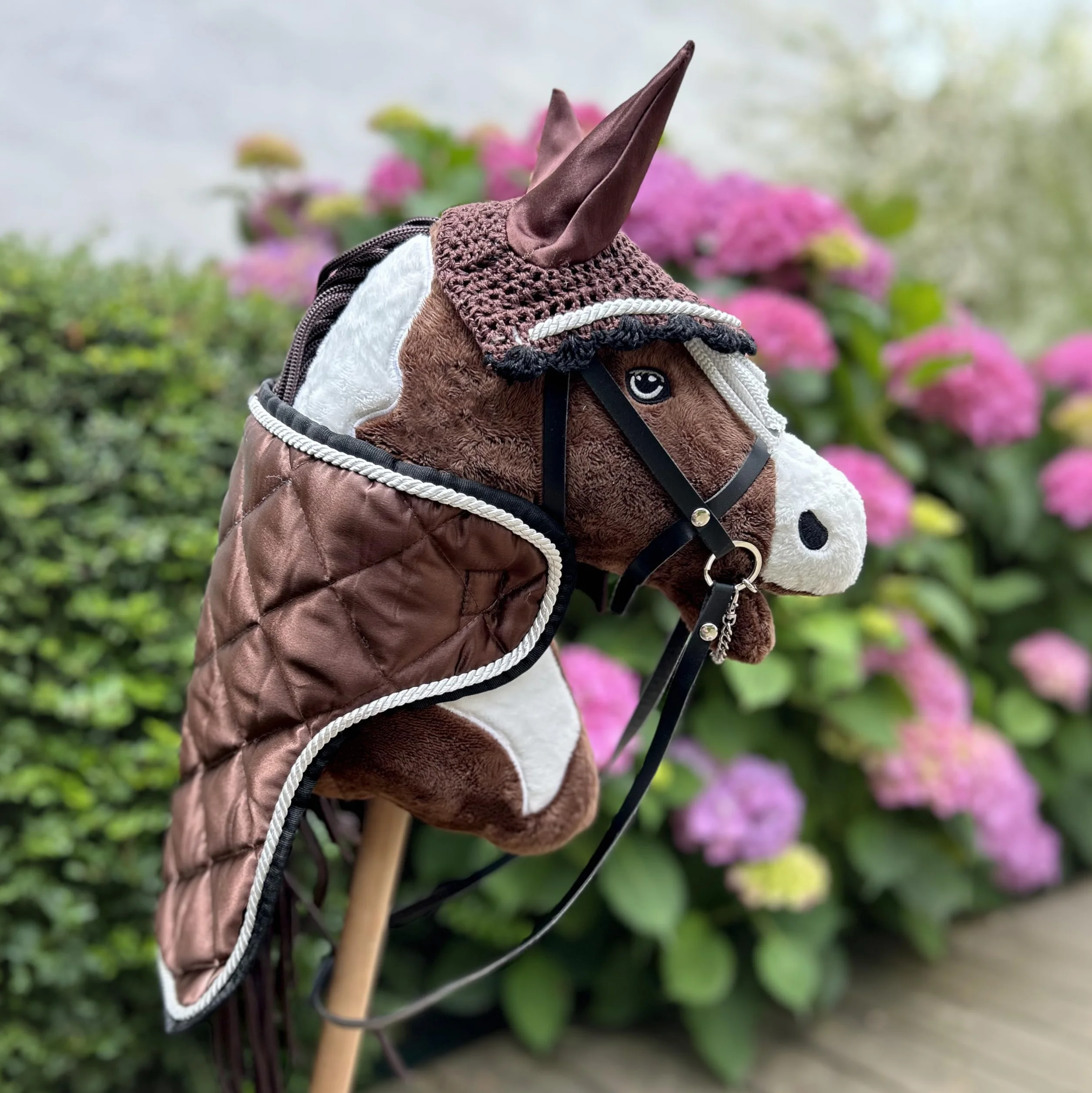 Set di accessori marrone cioccolato per Hobby Horse e cavallo stick: cavezza muta con cordino + coperta + berretto anti-mosche