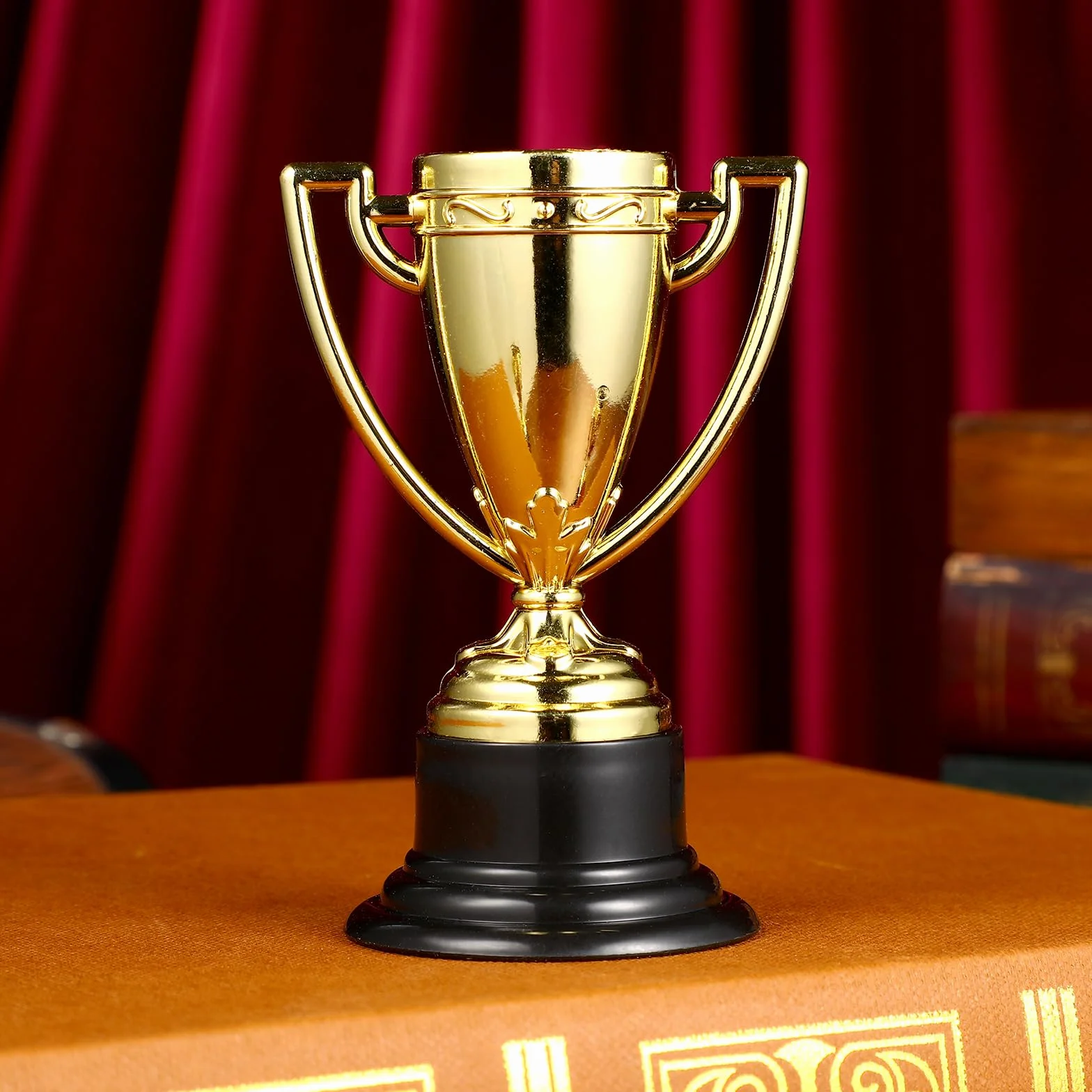 TOYANDONA Confezione da 24 mini trofei per bambini, premi Gold Award per bomboniere, premi per la partecipazione per bambini bomboniere, oggetti di scena, premi, premi vincitori, concorsi