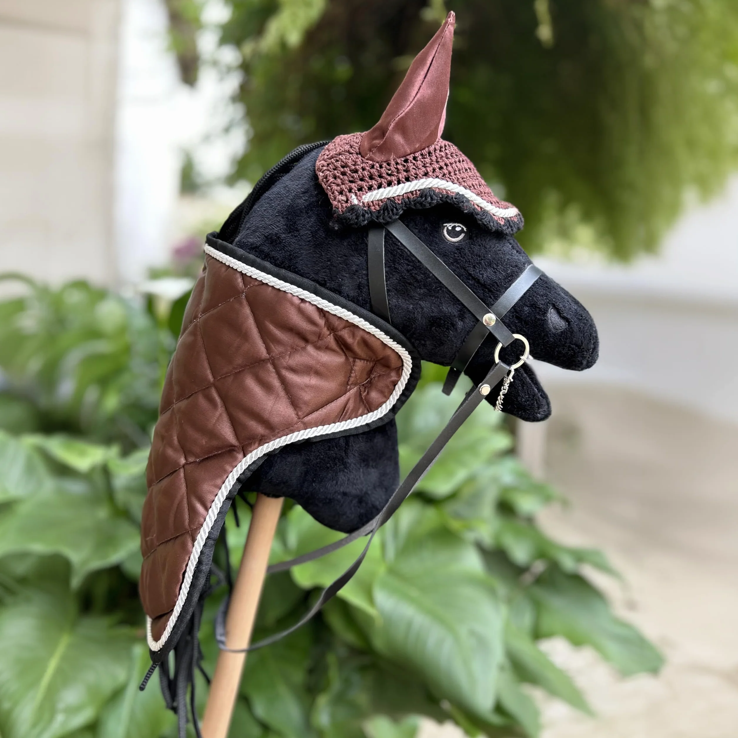 Set di accessori marrone cioccolato per Hobby Horse e cavallo stick: cavezza muta con cordino + coperta + berretto anti-mosche